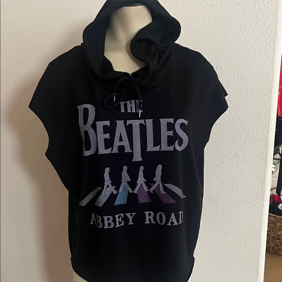 Apple Black and White Sweater Cape - Picture 1 of 10